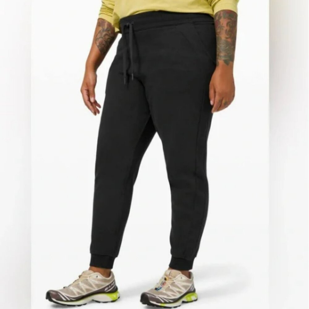 Lululemon Scuba Jogger in Black Women's size 6